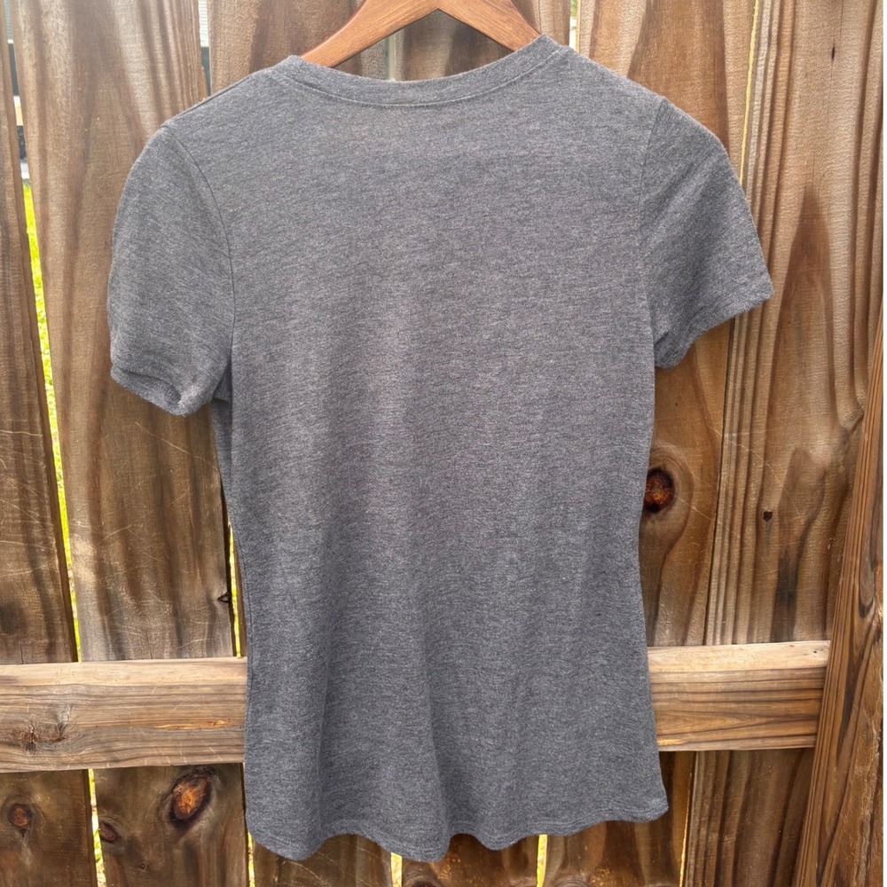 Modern Lux Dog Mom‎ Graphic T-Shirt Womens Medium Gray Excellent Paw Print Tee - Picture 7 of 7
